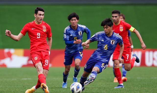 被逆转不气馁！U20国足赛后1张图获盛赞，名记求情：球迷别骂太狠