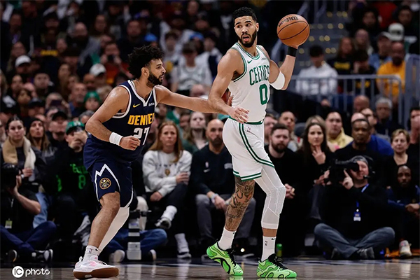 愤怒与无奈！库里空砍 31 分仍惨败，砸椅泄愤难掩失落