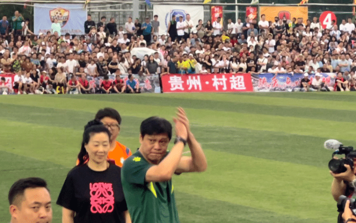 反驳范志毅！名记点评村超爆火，直言不纯粹：请明星开直播