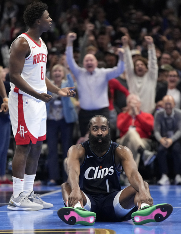 哈登绝杀众生相！乔治抱起登哥 回应首胜终于松了口气