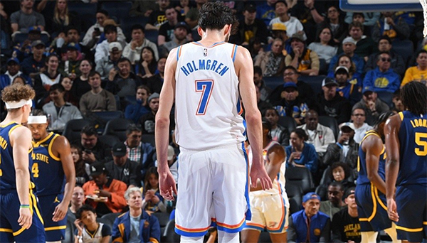 打脸！杨毅曾表示霍姆格伦不如周琦，被征服改口：年度最佳新秀