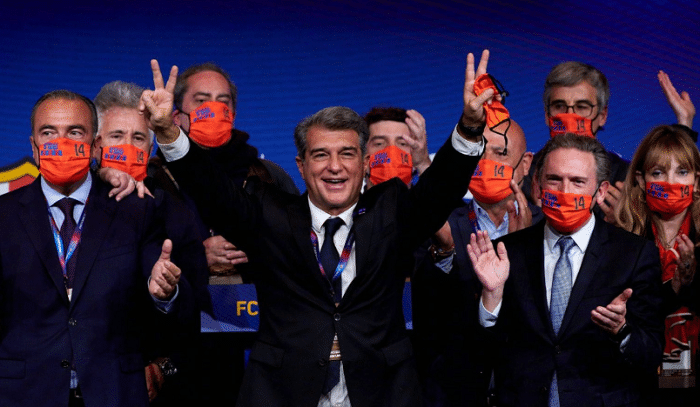 扎心！外媒吐槽巴萨2021年：梅西离队，欧冠出局+西甲落后18分