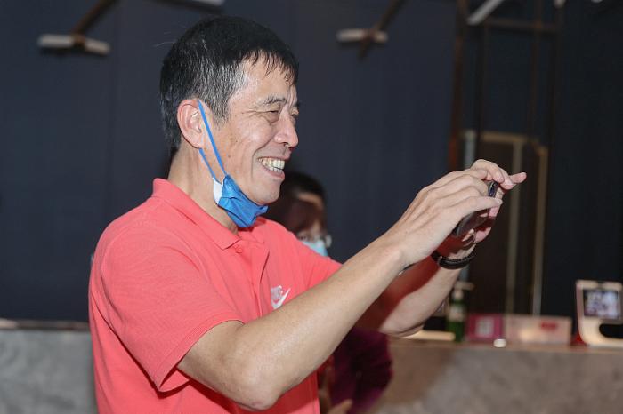 陈戌源亲自接见武磊：辛苦了！武磊：应该的！