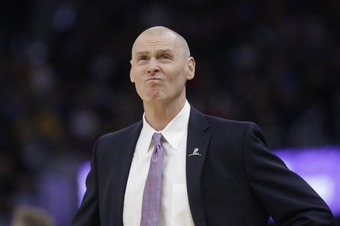 NBA遭疫情侵袭，62岁主帅检测呈阳性！已有两队多达5名球员被隔离