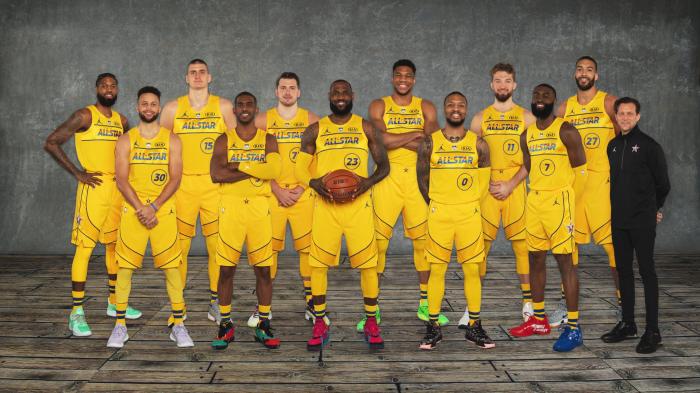 全明星大合照出炉！詹皇欧文C位出镜，众人咧嘴笑+小卡不笑表情抢镜