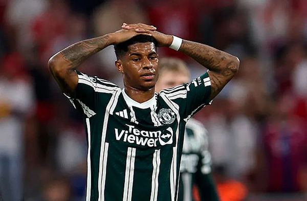 拉什福德恐失曼联绝对首发地位！新C罗正改变自我，左路竞争加剧