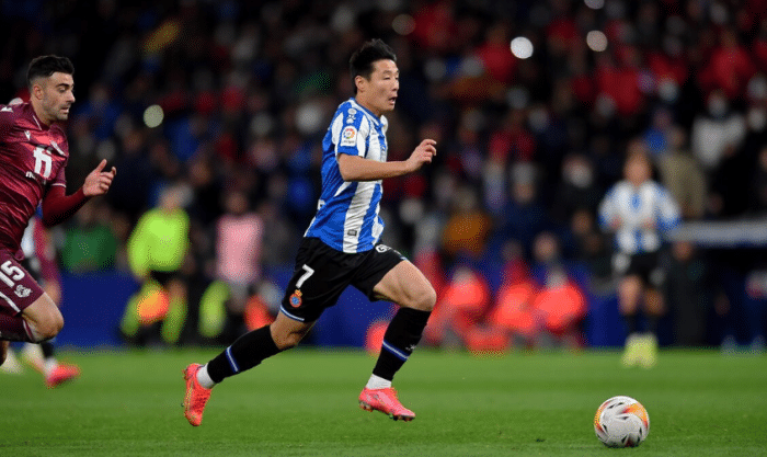 4830万欧元！恭喜3冠老牌，拿下中场+边锋，6000万放头牌加盟巴萨