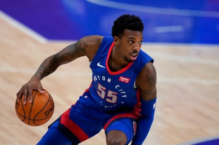 截交日首笔交易达成！1换2，国王队做梦都能笑醒