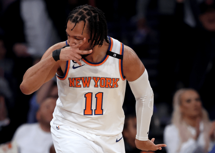 布伦森30+5率队扳平总分：关键三分点燃球馆 安东尼为他大笑庆祝