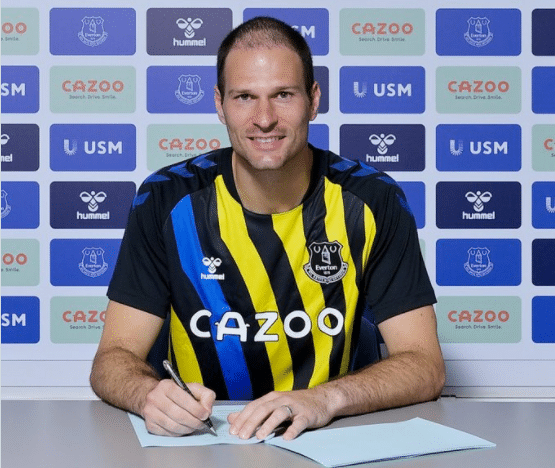 官方：埃弗顿签下门将贝戈维奇，签约1+1年