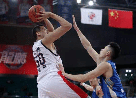 CBA诺维斯基射术精湛，身高2米16，稳定“180”俱乐部