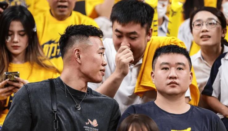 高诗岩下家或敲定？郭艾伦回击杨鸣，广东老板娘热舞庆祝