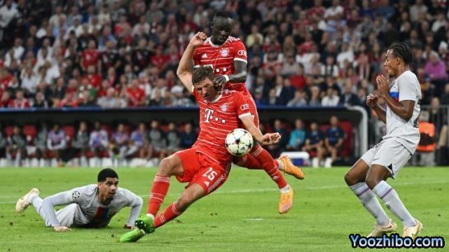 马内对巴萨0射被换下！近6场仅1球，名记嘲讽：笨拙而缓慢