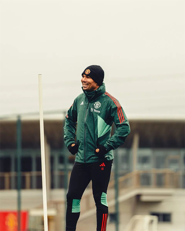 曼联官宣卡塞米罗恢复训练！滕哈格怀念其作用，称战拜仁可创奇迹