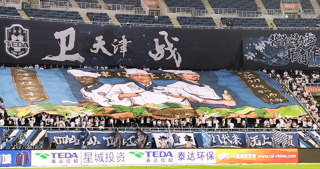 津门虎成功复活！球队大巴闯红灯+直行道掉头，天津交警在线处理