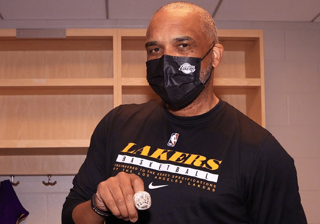 荣耀时刻！湖人助教领取猛龙总冠军戒指，连续六年带队杀入总决赛