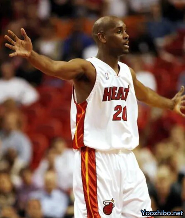 篮球巨星加里-佩顿:防守铸就传奇,荣耀75大巨星