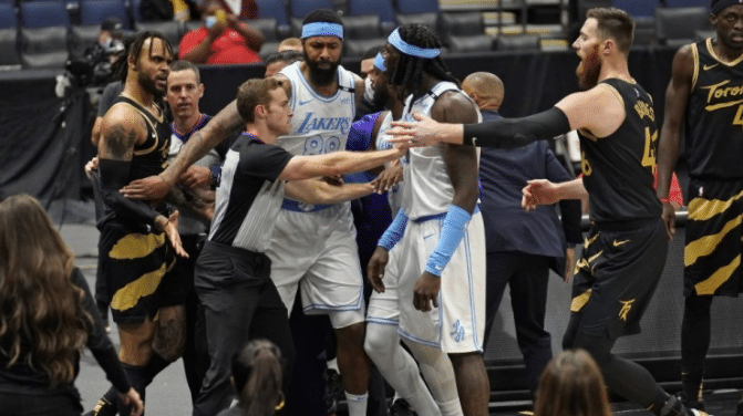 霸气！哈雷尔赛后谈冲突被驱逐：对身着湖人球衣以外的人都不爽