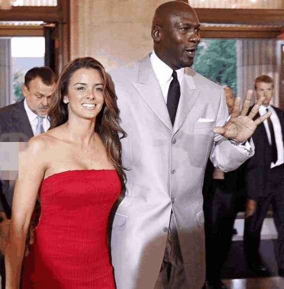 听乔丹话，1993年，代言费换200万耐克股份，巴克利如今赚了多少？