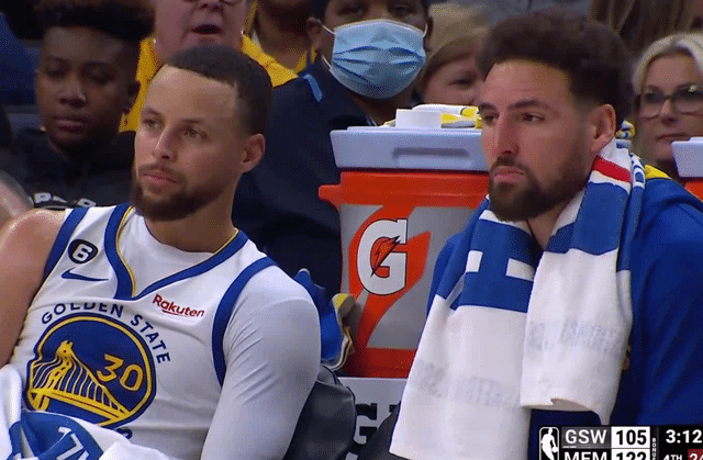 21分溃败！勇士4后卫崩盘，创77年耻辱纪录，库里摇头汤神苦笑