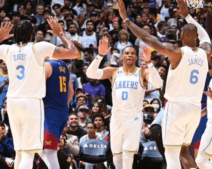 魔术师恭喜湖人首胜 名嘴盛赞威少拯救比赛 悍将：他是了不起的队友