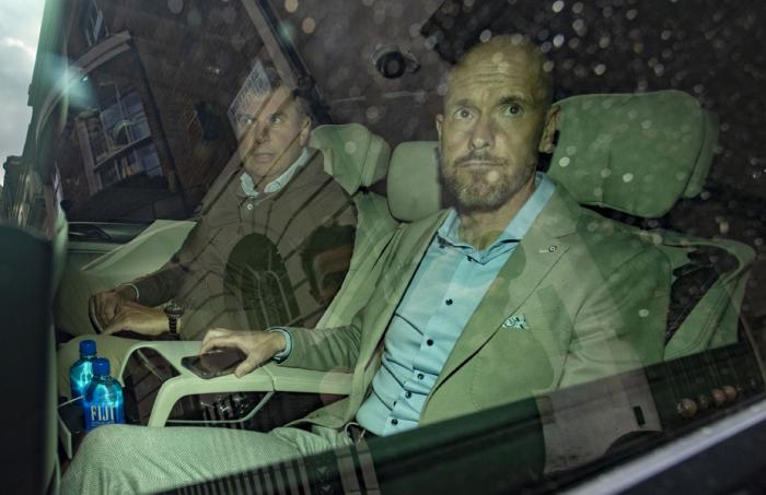 滕哈格现身曼联伦敦总部！球员自觉难堪，取消赛季最佳颁奖礼