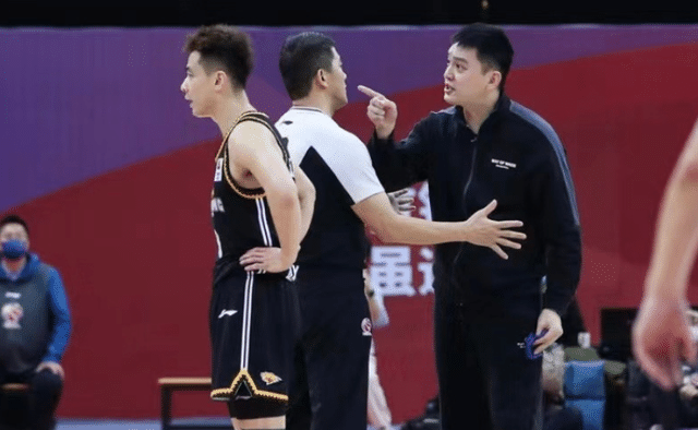 CBA巨大争议：裁判3次偏哨引卫冕冠军暴怒！中国足球悲剧恐重演