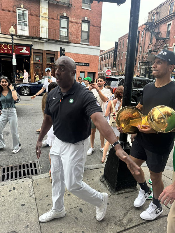 凯尔特人夺冠历程：马祖拉率队捧杯并返回波士顿