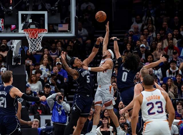 大爆冷！三巨头诡异崩盘，2.5亿先生9分梦游，杜兰特绝望退场