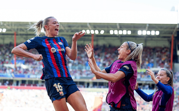 奇迹！巴萨女足0-2落后3-2逆转，欧冠捧杯，复制中国女足神迹