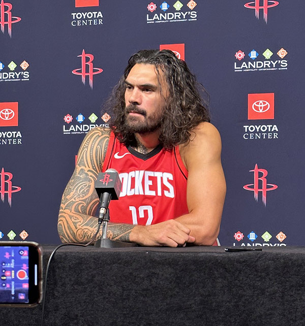 火箭中锋陷丑闻，亚当斯怒怼网友引争