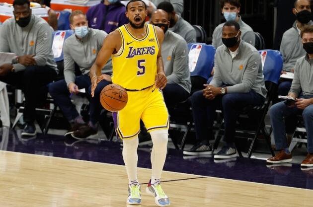 3换1还等什么！拿1000万又轰4+5，湖人快动刀吧，别耽误老詹了