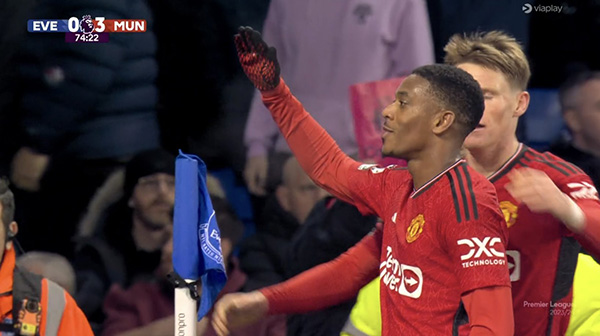 曝曼联打算续约马夏尔一年保值，最终恐卖不出烂在手里