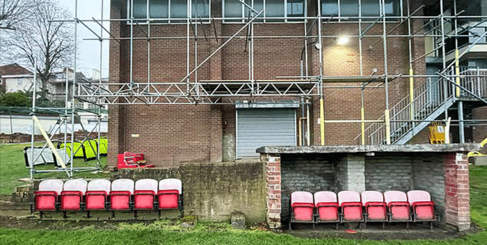 曼联青训基地破败不堪！索帅曾带队去体验艰苦，巨头送儿子去曼城