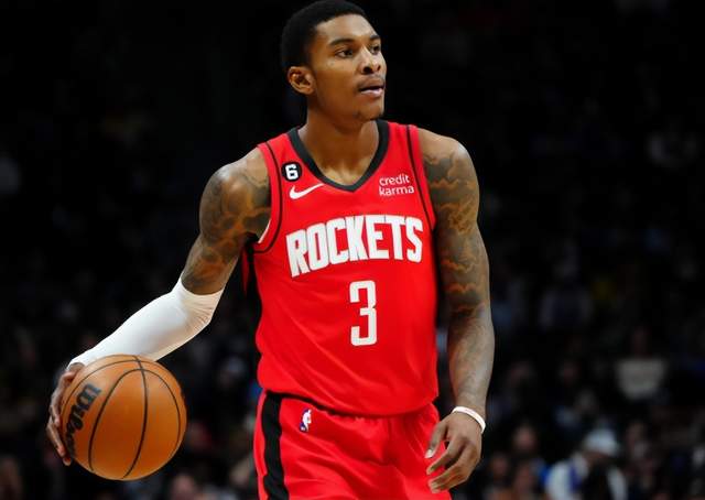 唏嘘！NBA新星闯下大祸，把女友打骨折被捕，恐损失超7千万美元