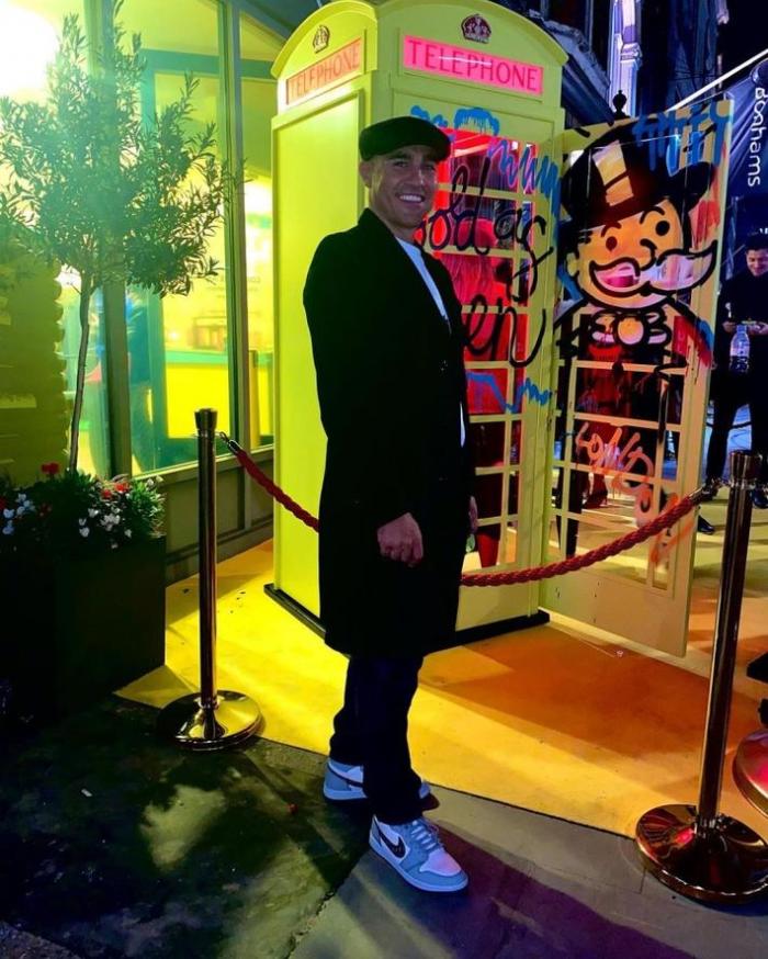 帅吗？卡纳瓦罗穿韦世豪赠送的限量AJ1