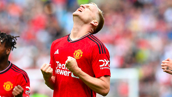 曼联公布欧冠参赛大名单，范德贝克落选将走人！月底首战做客拜仁