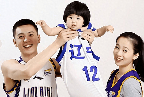 正式离婚！杨鸣发布声明，却禁止评论，前妻唐佳良注销社媒账号