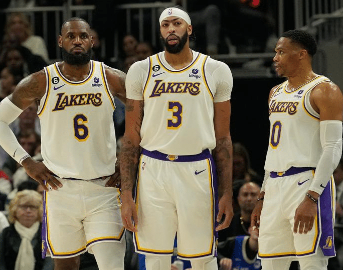 湖人因伤大变阵：詹皇浓眉休战威少仍旧替补 哈姆解释不让首发原因