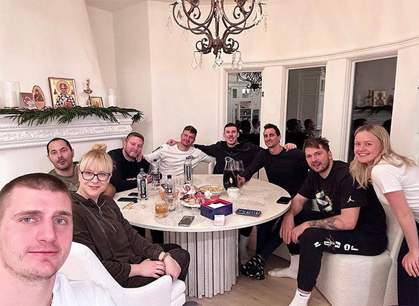 东契奇约基奇私下相聚曝光！裁判报告卢卡遭关键漏判：独行侠吃亏输球