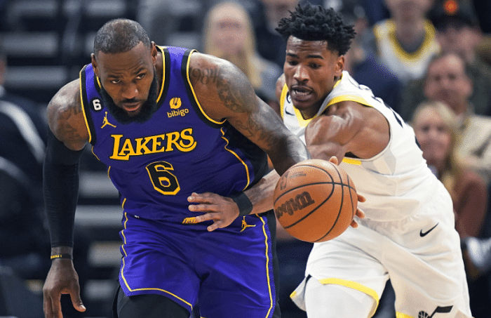 湖人众人为詹皇模仿山羊叫！詹眉回应是否出战快船 明天有望升到第五