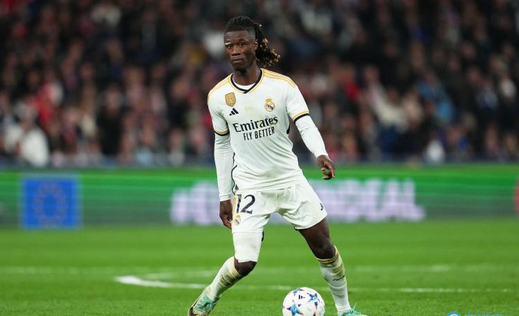 六台：卡马文加右膝外侧韧带受伤，至少需缺阵六周