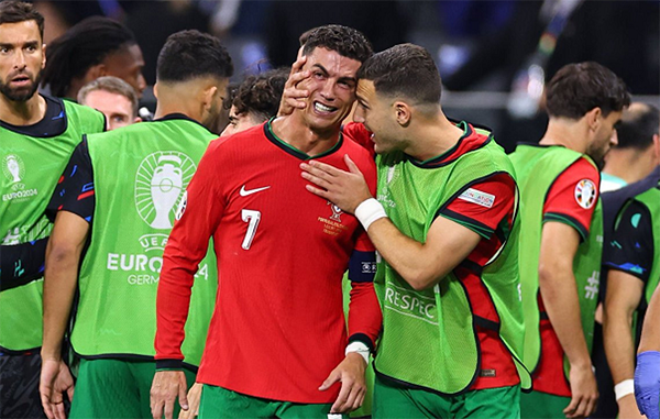 葡萄牙点球晋级八强 C罗先悲后喜迎战姆巴佩