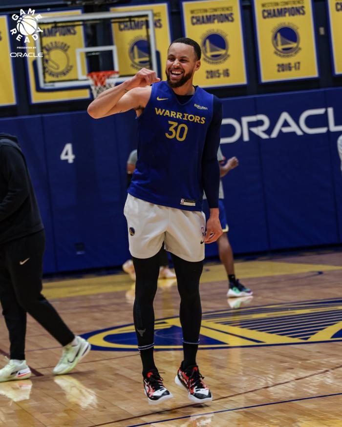 勇士备战季后赛！库里领衔露发狠表情 格林豪言要把国王打到怀疑人生