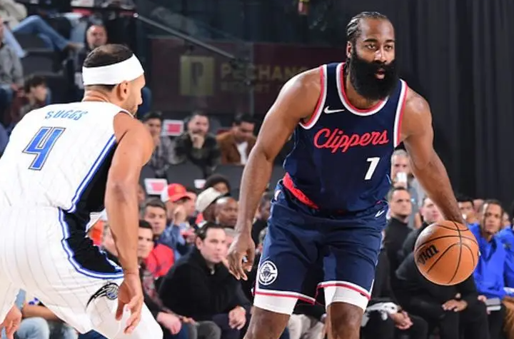 哈登首节哑火后强势反弹，24+7 助力快船，终结魔术6连胜