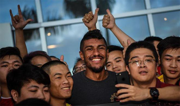 签约鲁能？抵达中国，35岁保利尼奥官宣，一年合同，郑智祝福