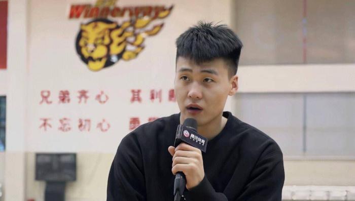 上海5000万交易赵睿，朱芳雨回应，胡明轩伤病曝光，徐杰改行交警