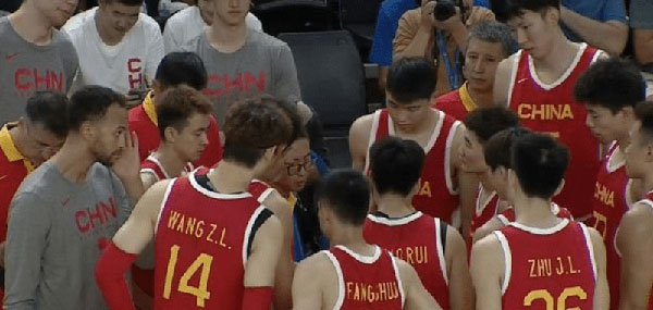 中国男篮86-66轻取佛得角男篮 行云流水 崔永熙9中8