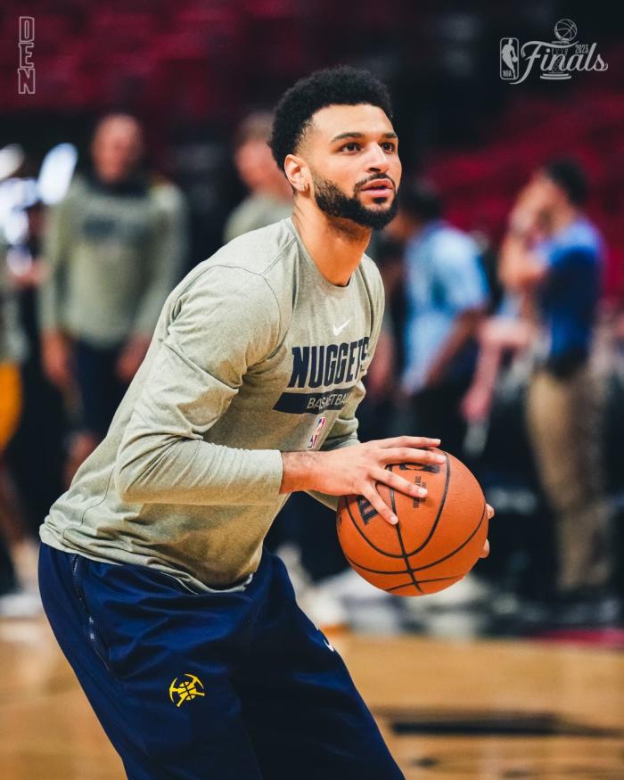 掘金备战G4：穆雷擦伤手掌+回应刷三双 最快4天后夺得队史首冠