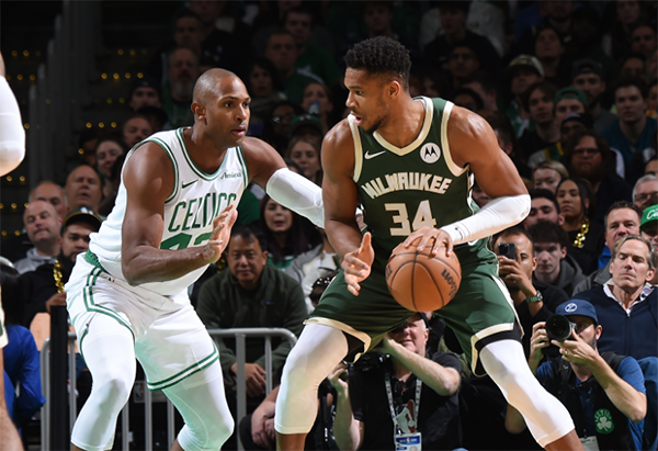 字母哥满脸失落背后：雄鹿双巨 63+17，仍不敌绿军遭遇三连败